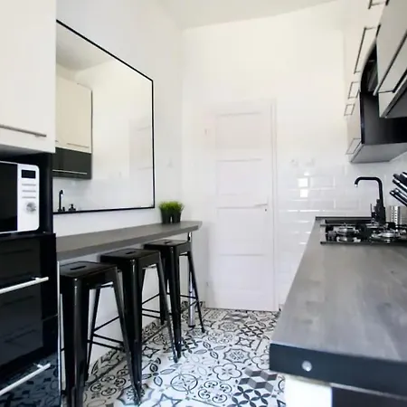 Standard By Hi5 - Tiny Studio * Budapeszt