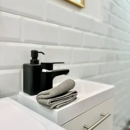 Standard By Hi5 - Tiny Studio Apartament